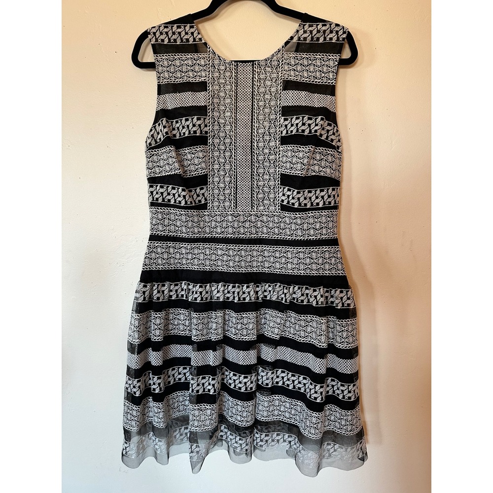 BCBGMAXAZRIA Black White Geometric Embroidered Mesh Fit Flare Dress Size 10